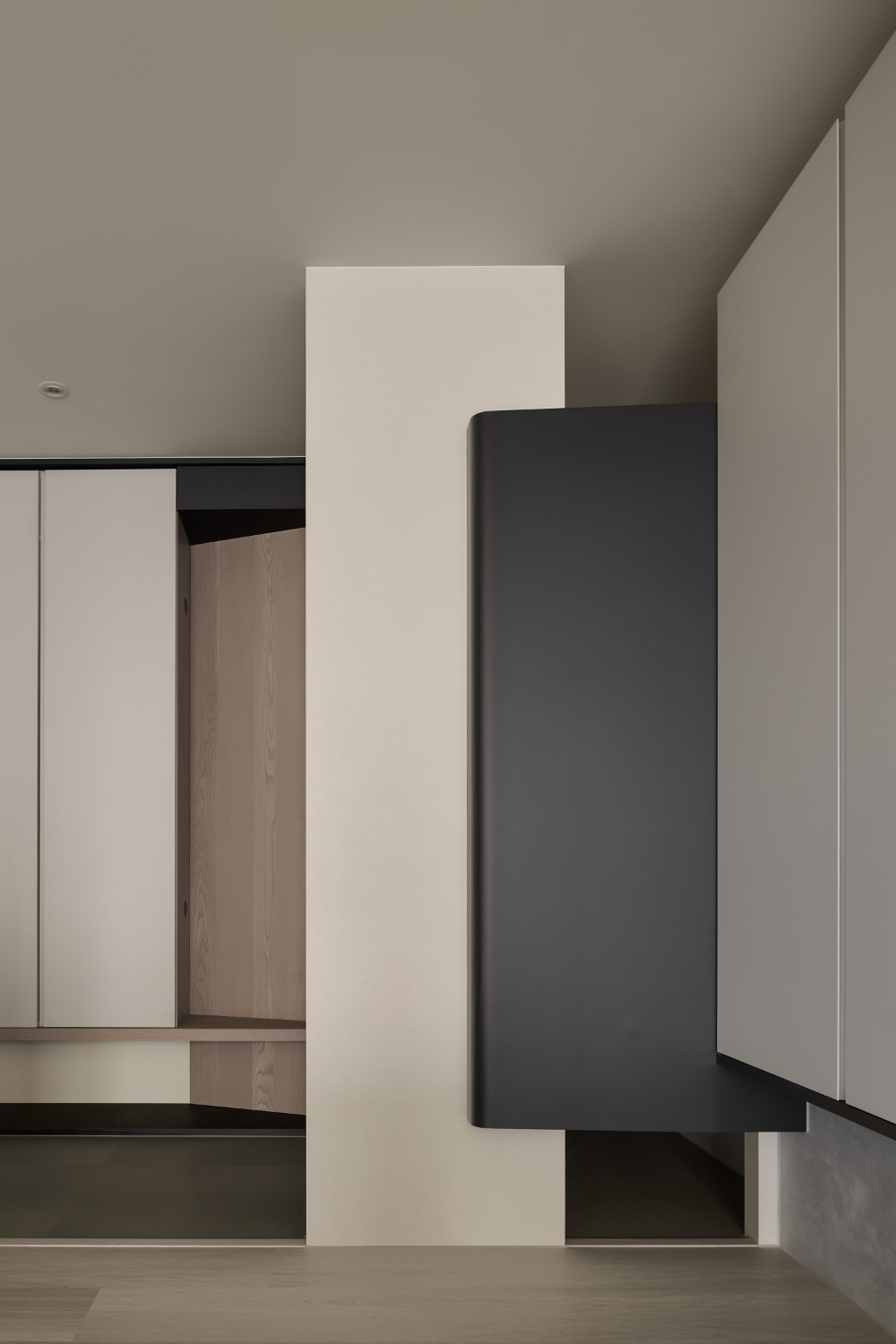 Linear & Mass — 主視覺 1